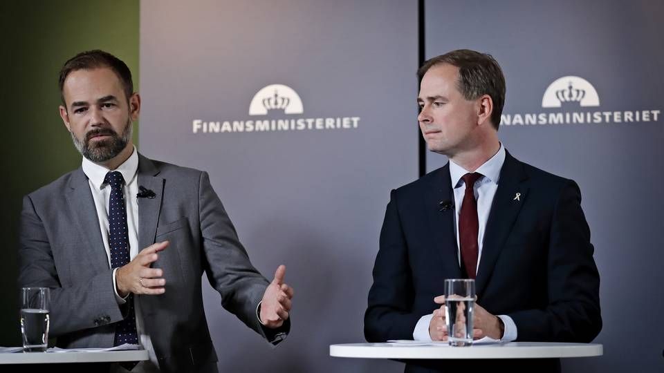 KL-formand Jacob Bundsgaard (S) og finansminister Nicolai Wammen (S) har indgået en økonomiaftale, der blandt andet indeholder konsulentbesparelser. | Foto: Jens Dresling