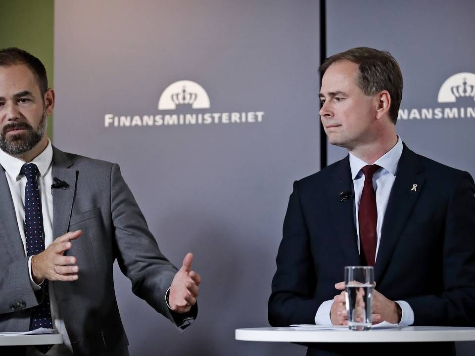 KL-formand Jacob Bundsgaard (S) og finansminister Nicolai Wammen (S) har indgået en økonomiaftale, der blandt andet indeholder konsulentbesparelser. | Foto: Jens Dresling