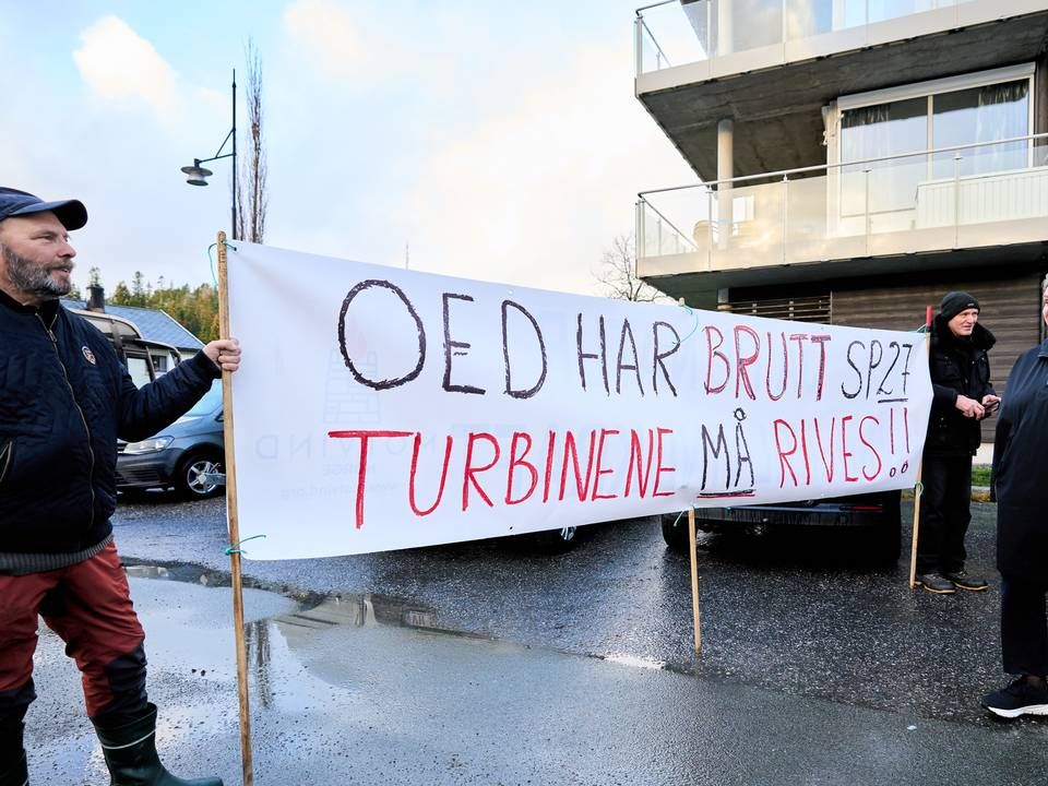 Olie- og energiminister Marte Mjøs Persen under besøg på Fosen, hvor hun blev mødt af demonstrantion fra rensdyrholderne. | Foto: Ole Martin Wold/NTB
