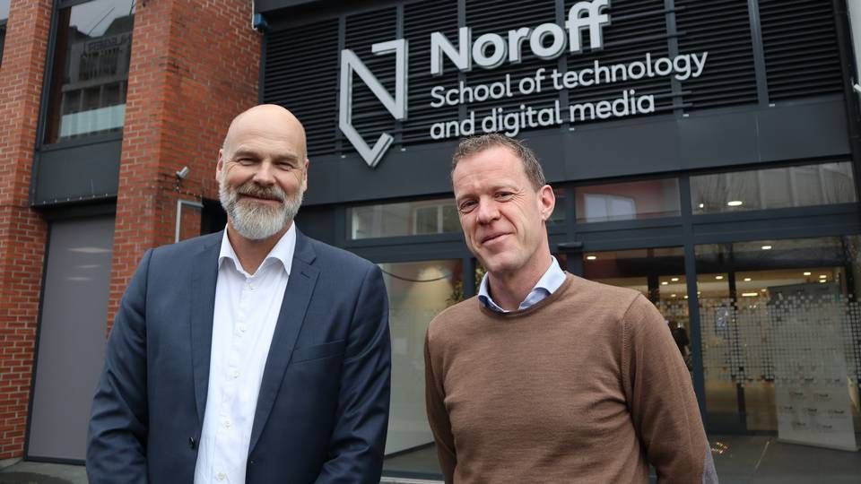 Allan Nordahl Hansen (tv) skal som salgsdirektør udbrede norsk koncept for digitalt kompetenceløft i Danmark - og på sigt i flere nordiske lande ifølge teknologidirektør i Noroff, Christian Stavik (th) | Foto: PR/Noroff Marketing