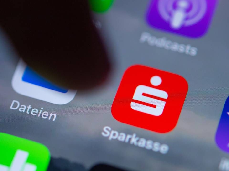 Sparkassen-App auf einem Smartphone (Symbolbild) | Foto: picture alliance/dpa | Monika Skolimowska