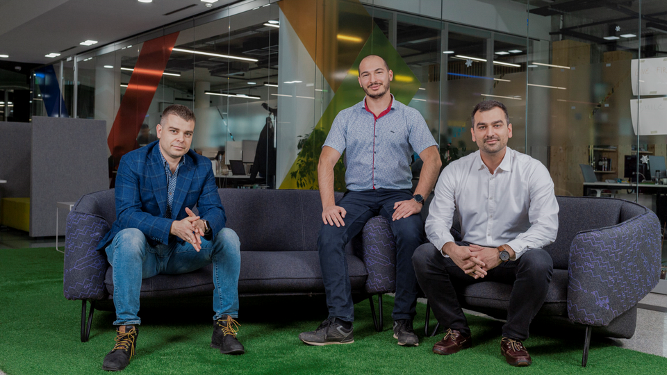 Die Payhawk-Gründer Hristo Borisov (CEO, links), Boyko Karadzhov (CTO, Mitte) und Konstantin Djengozov (CFO) | Foto: Payhawk / Business Wire