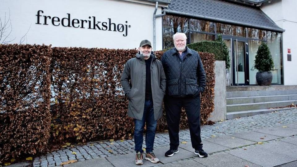 Claus Hommelhoff (th.) skal agere sparringspartner for kokken Wassim Hassal (tv.). | Foto: Malthilde Bech