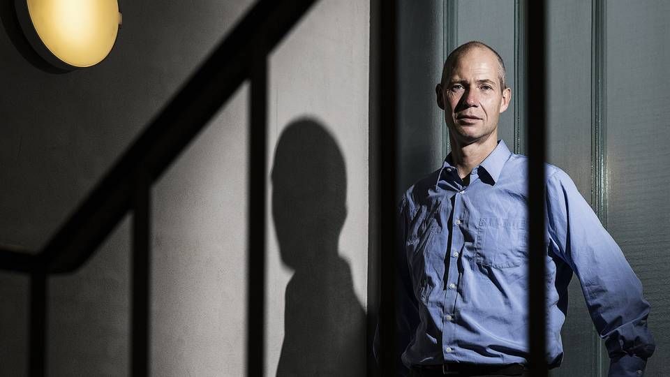 Jan Damsgaard, it-professor på CBS, opfordrer i ny bog stort set hele erhvervslivet til at gøre sig erfaringer med blockchain. Virkeligheden er imidlertid en anden for bankerne. | Foto: Niels Hougaard/ERH