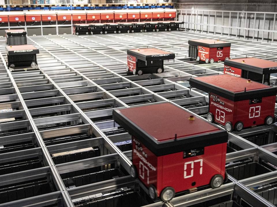Proshop har hovedsæde i Højbjerg ved Aarhus, hvor røde robotter slår sig løs på varelageret. | Foto: Casper Dalhoff/JPA