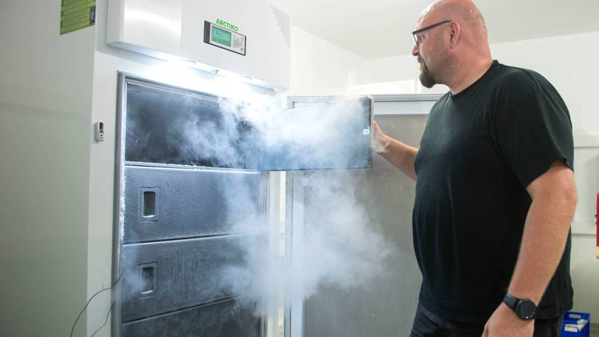 Arctiko fremstiller køleskabe, der kan fryse helt ned til 170 grader. De bruges primært inden for medicinalbranchen og på sygehusene. | Foto: John Randeris / Ritzau Scanpix