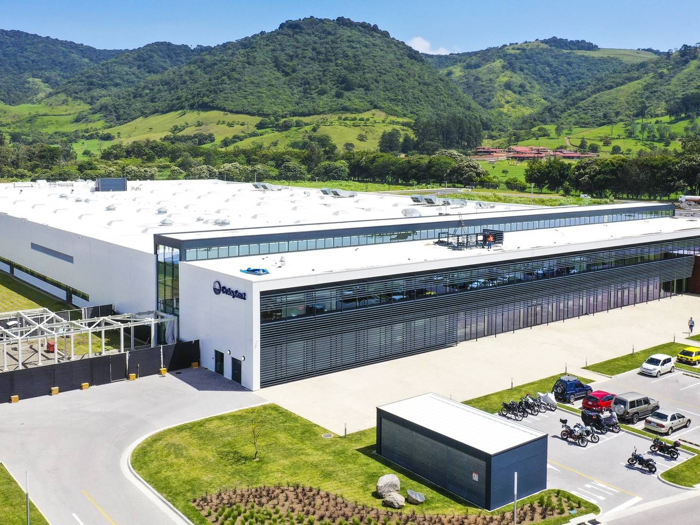 Coloplasts fabrik i Costa Rica åbnede i september, og medicoselskabet er i fuld gang med at opføre en tilsvarende ved siden af, som forventes at stå klar næste år. | Foto: Coloplast/PR