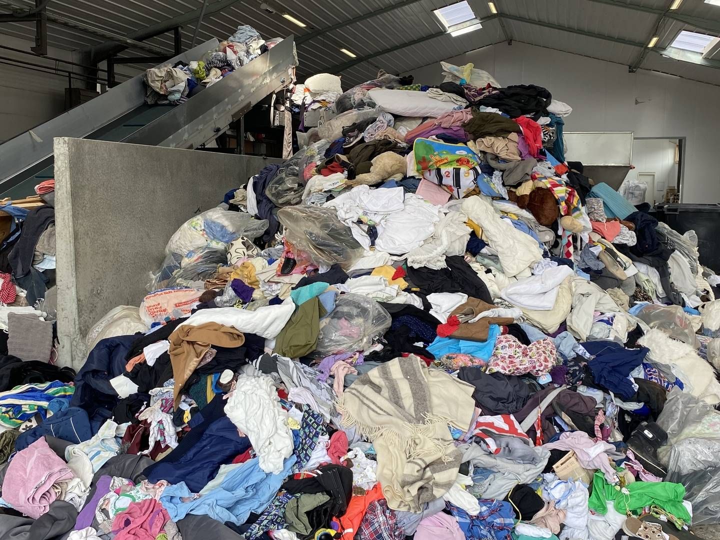 Hver person i Europa er ansvarlig for i gennemsnit mere end 15 kilo tekstilaffald hvert år. Mindre end en pct. af affaldet genbruges til nye tekstilprodukter. | Foto: Casper Nørregaard
