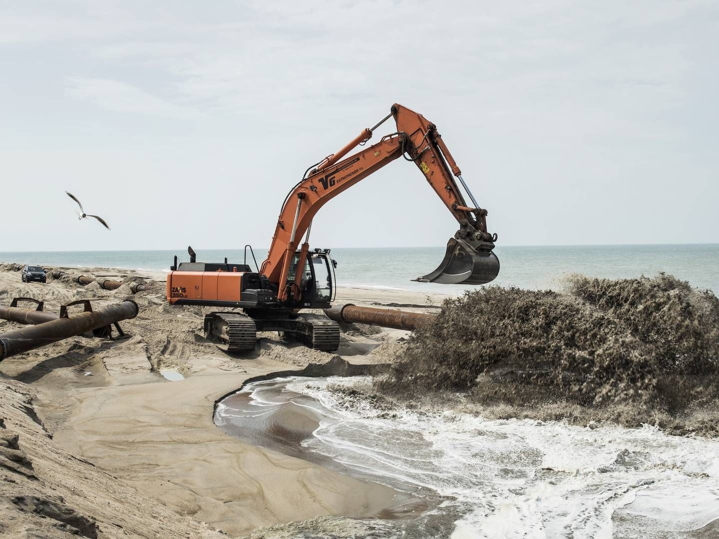 "Vi ser ind i en fremtid, hvor mange af vores kyster bliver udfordret af voldsommere vejr og stigende havvandstande som følge af klimaforandringerne" Lyder det fra miljøminister Lea Wermelin (S). | Foto: Casper Dalhoff/IND