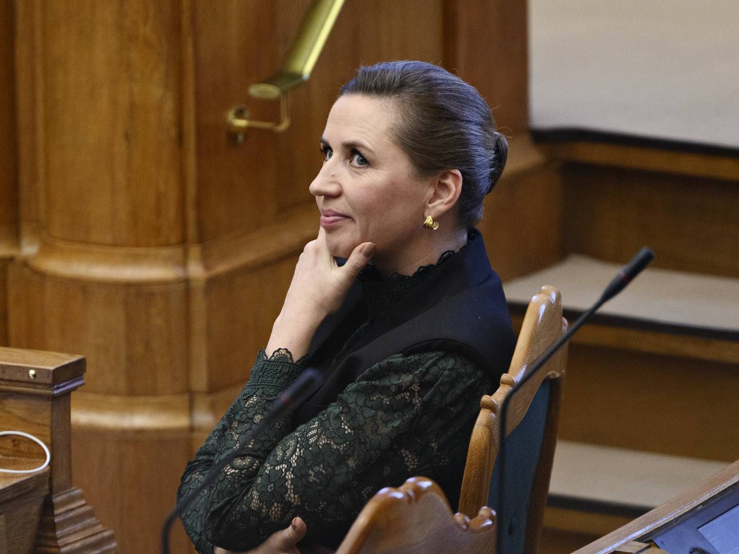Statsminister Mette Frederiksen (S) under spørgetime i Folketingssalen tirsdag. Onsdag har hun været nødt til at melde afbud til et EU-topmøde på grund af sygdom. | Foto: Philip Davali