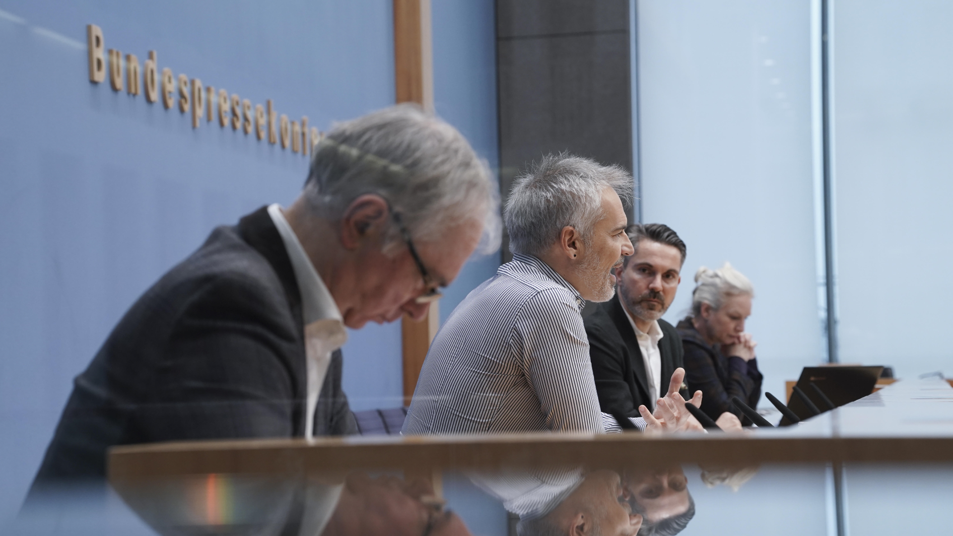 Heribert Hirte, Gerhard Schick und Fabio De Masi (v.l.n.r.) bei der gemeinsam Pressekonferenz der Bürgerinitiative Finanzwende | Foto: picture alliance / Flashpic | Jens Krick