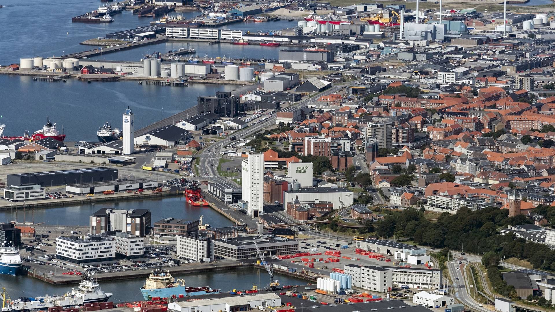 Esbjerg Havn er med over 14 km kajkant en af Danmarks største havne. Flere end 200 virksomheder er samlet på Esbjerg Havn, hvor over 10.000 personer arbejder hver dag. | Foto: ESBJERG KOMMUNE PR