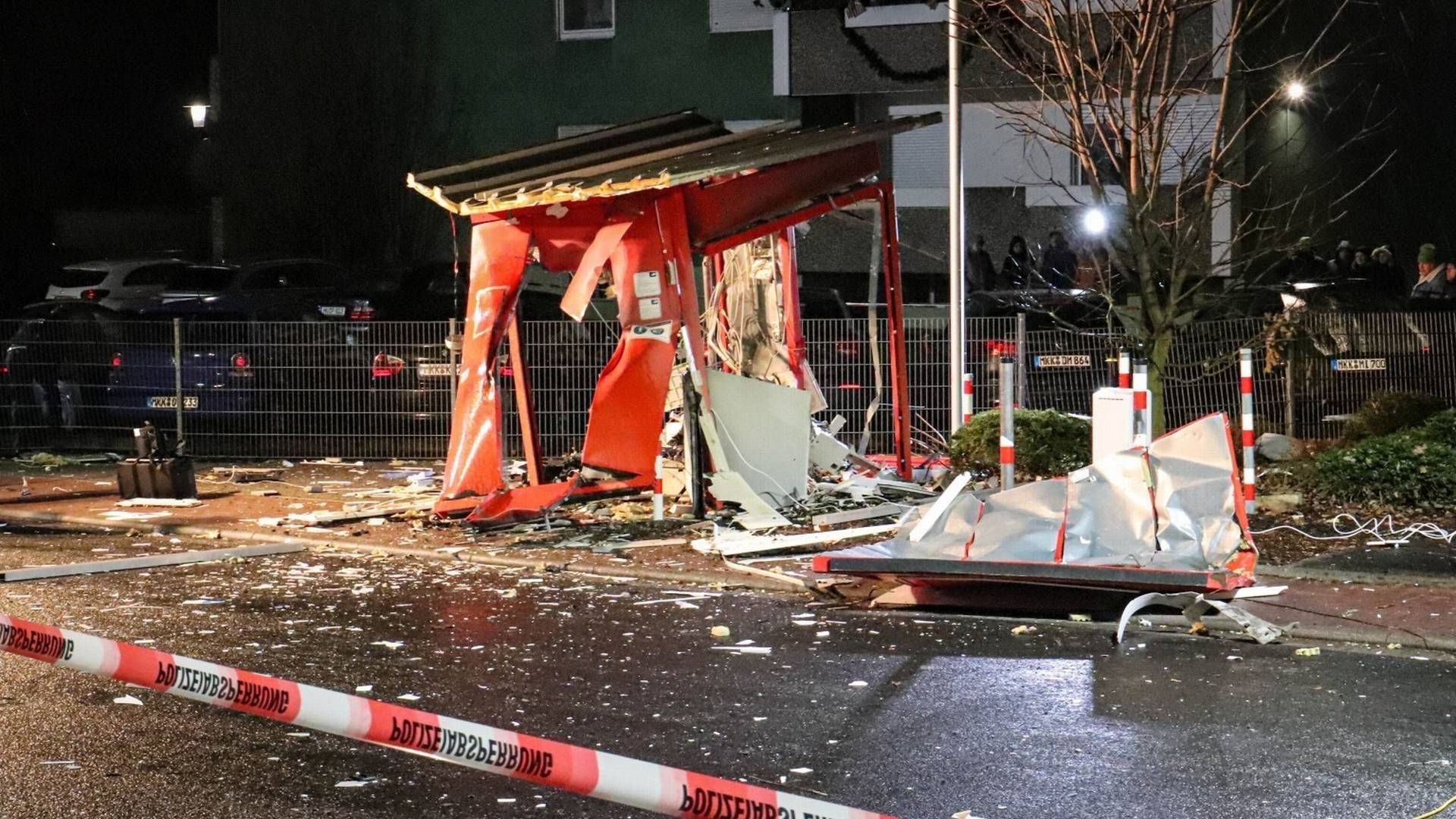 Ein gesprengter Geldautomat in Erlensee. | Foto: picture alliance/dpa/5vision media | --