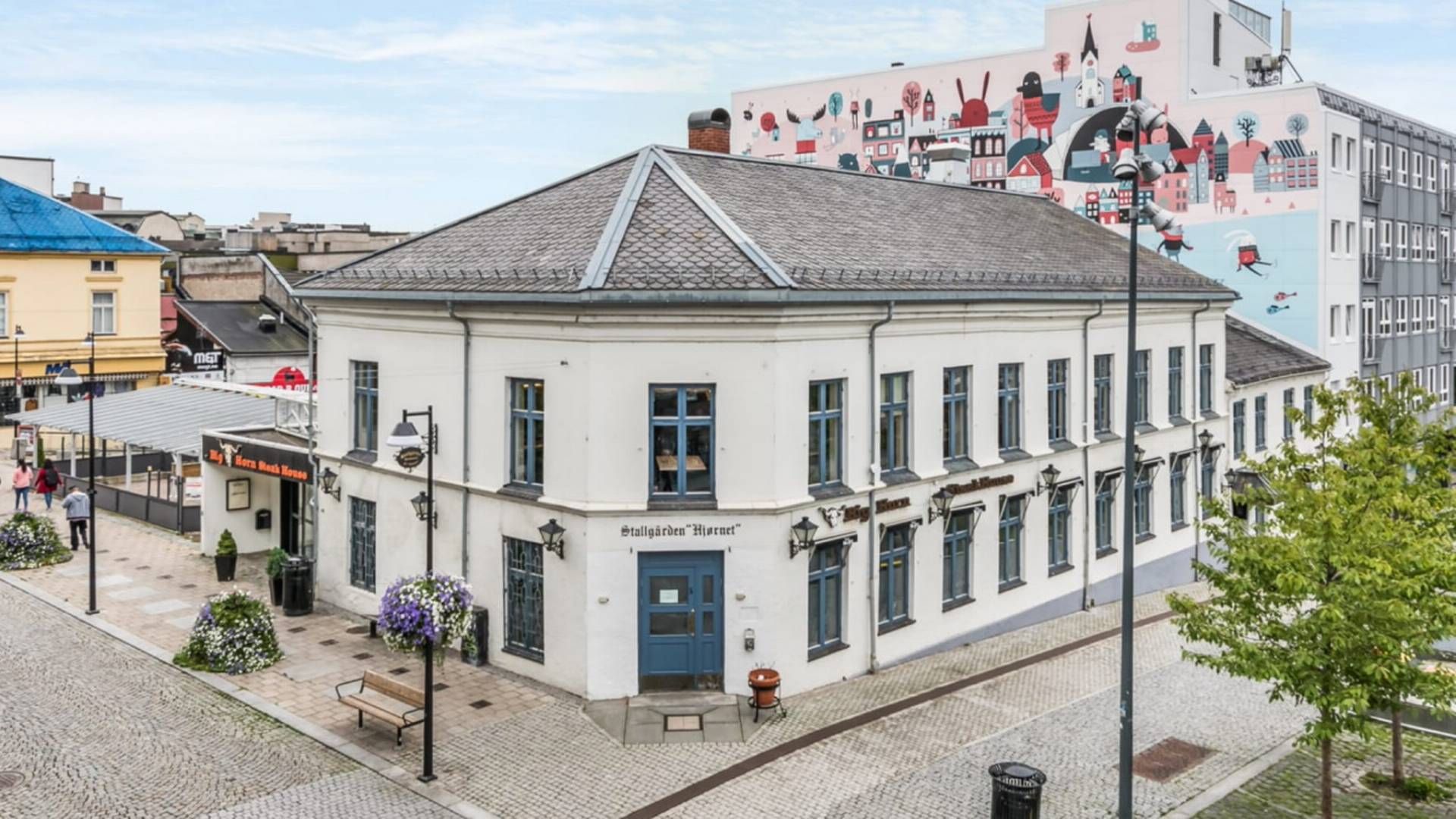 HISTORISK SUS: Stallgården i Hamar har skiftet eier. | Foto: Tema Eiendom