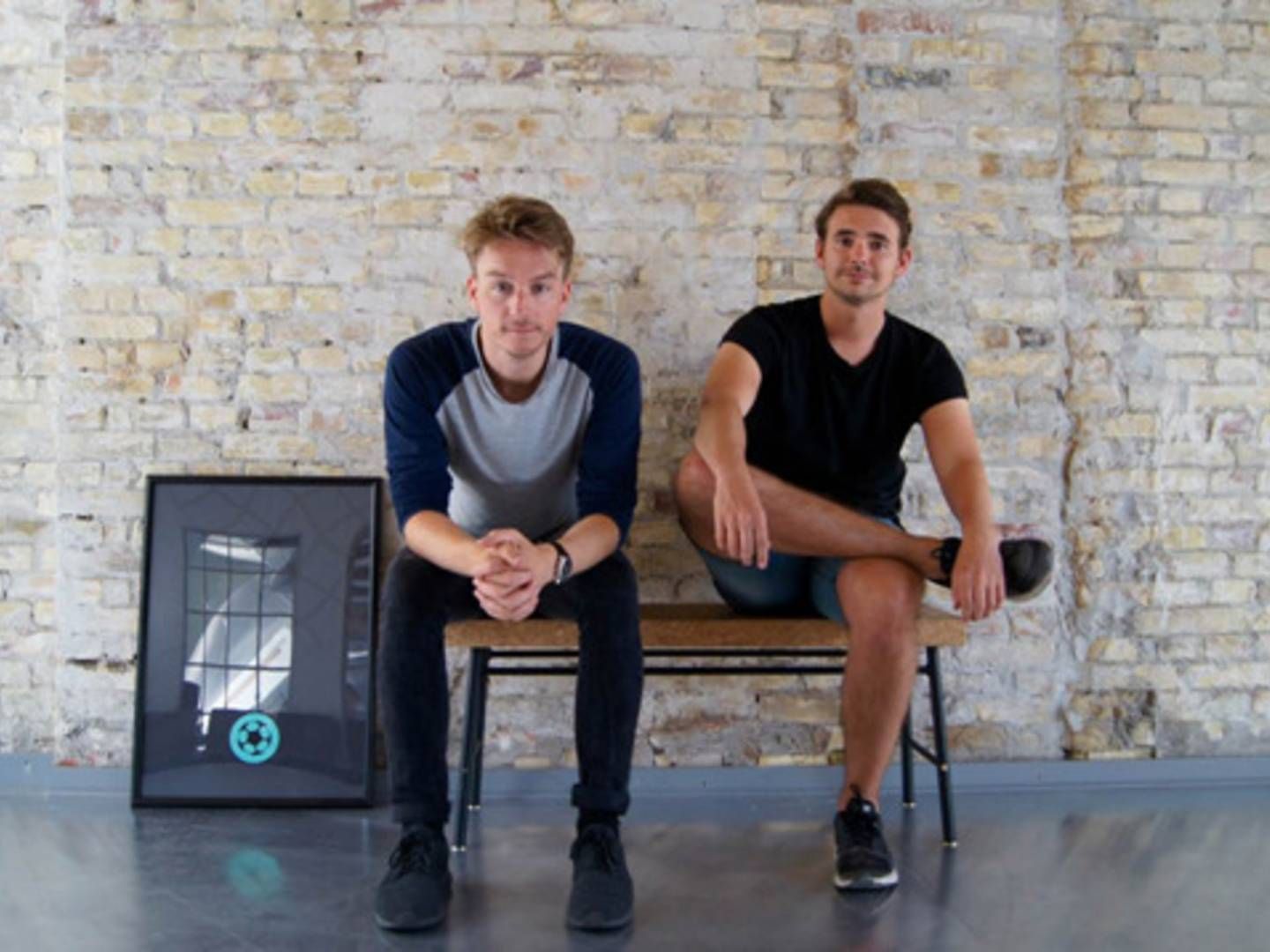 De to stiftere af Tonsser, Peter Holm (tv.) og Simon Hjære (th). De var med til at stifte Tonsser i 2013 sammen med fodboldspilleren Jeppe Curth. | Foto: PR