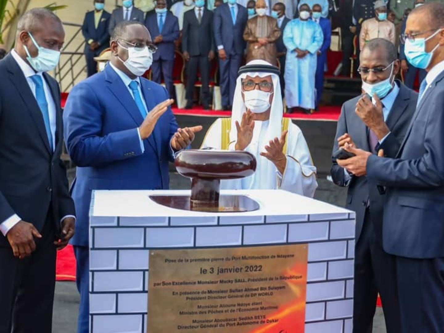 DP Worlds CEO Sultan bin Ahmed Sulayem i midten ved stenlægningsceremonien til Port of Ndayane i Senegal. | Foto: DP World