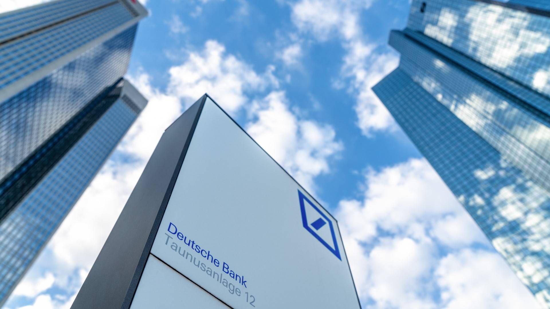 Zentrale der Deutschen Bank (rechts) in Frankfurt | Foto: picture alliance / Daniel Kalker | Daniel Kalker