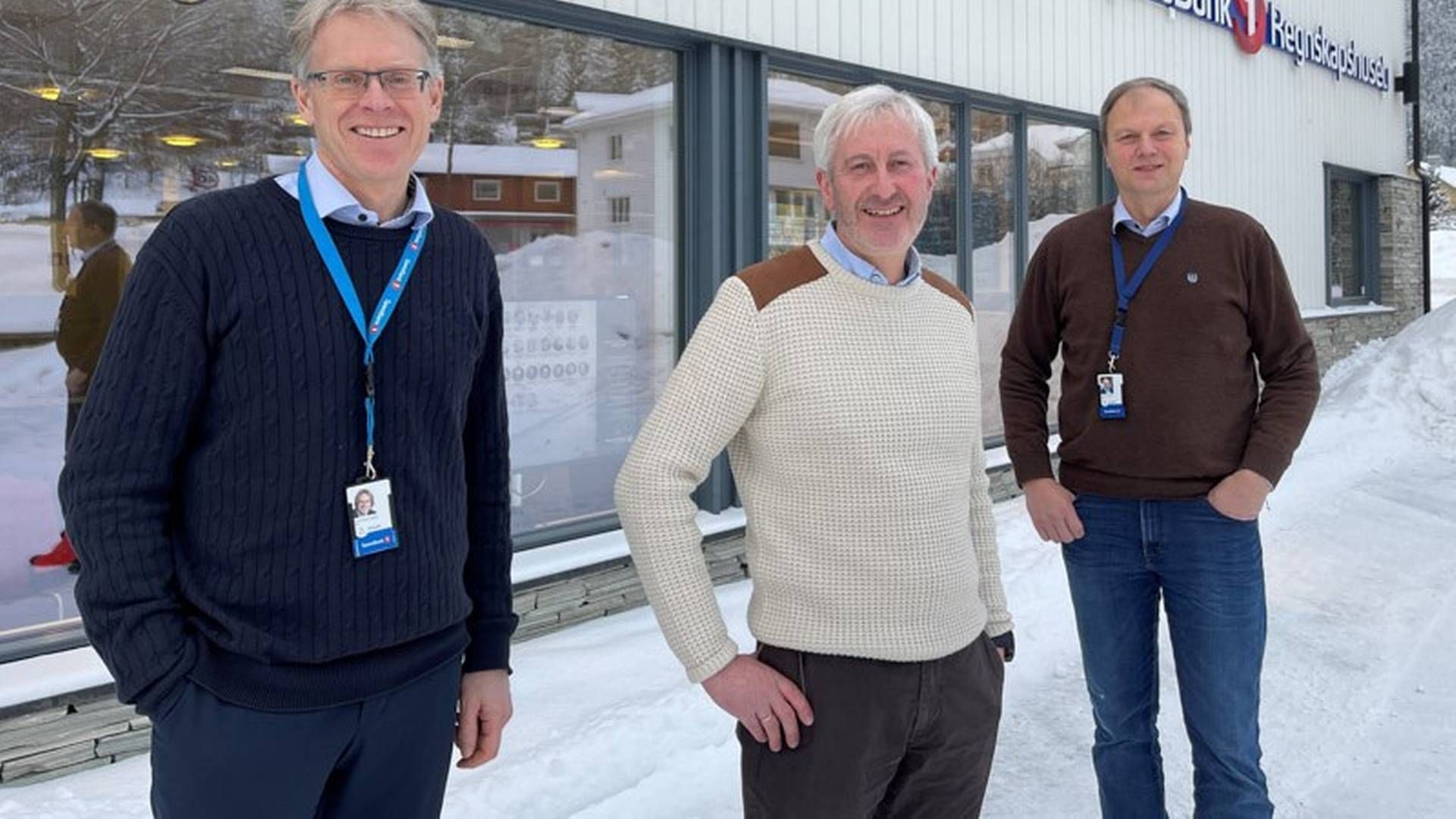 Knut Oscar Fleten, adm. direktør i SpareBank 1 Hallingdal Valdres (f.v), Ole-Arne Fugllien fra Fagernes Økonomiservice AS og Steffen Skolseg daglig leder i SpareBank 1 Regnskapshuset ValHall. | Foto: Sparebank 1