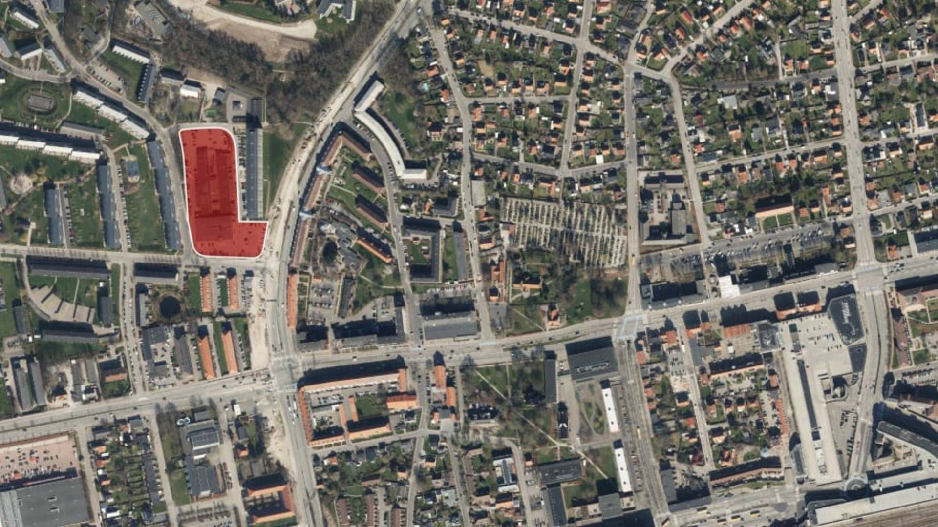 Feltet markeret med rødt markerer området, hvor det nye bykvarter med 250 boliger skal ligge i Glostrup. | Foto: PR / AG Gruppen