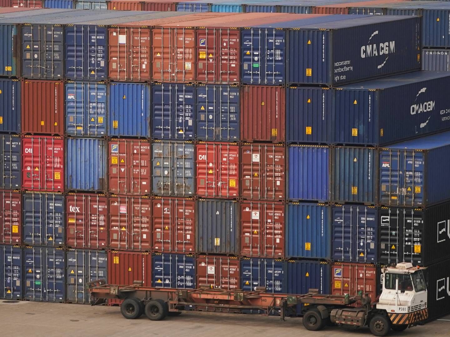 Containerne hober sig op på havnen i Shanghai, og det kan mærkes hos netbutikker i Danmark. | Foto: Aly Song/REUTERS / X01793