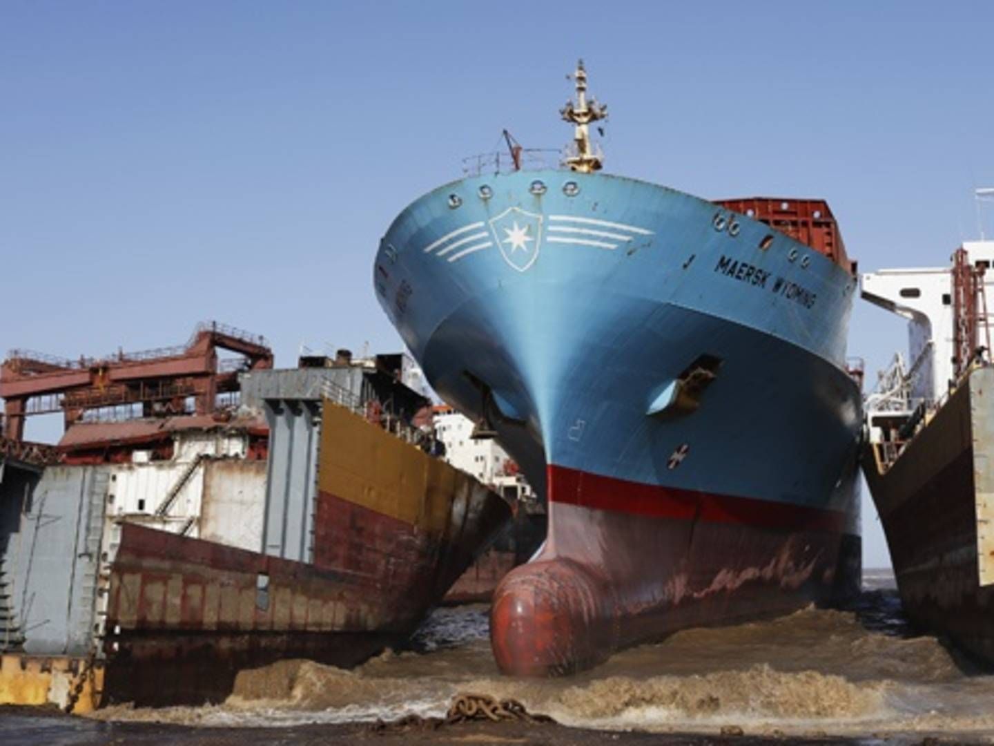 Scrapping in Alang, India. | Photo: PR / Maersk