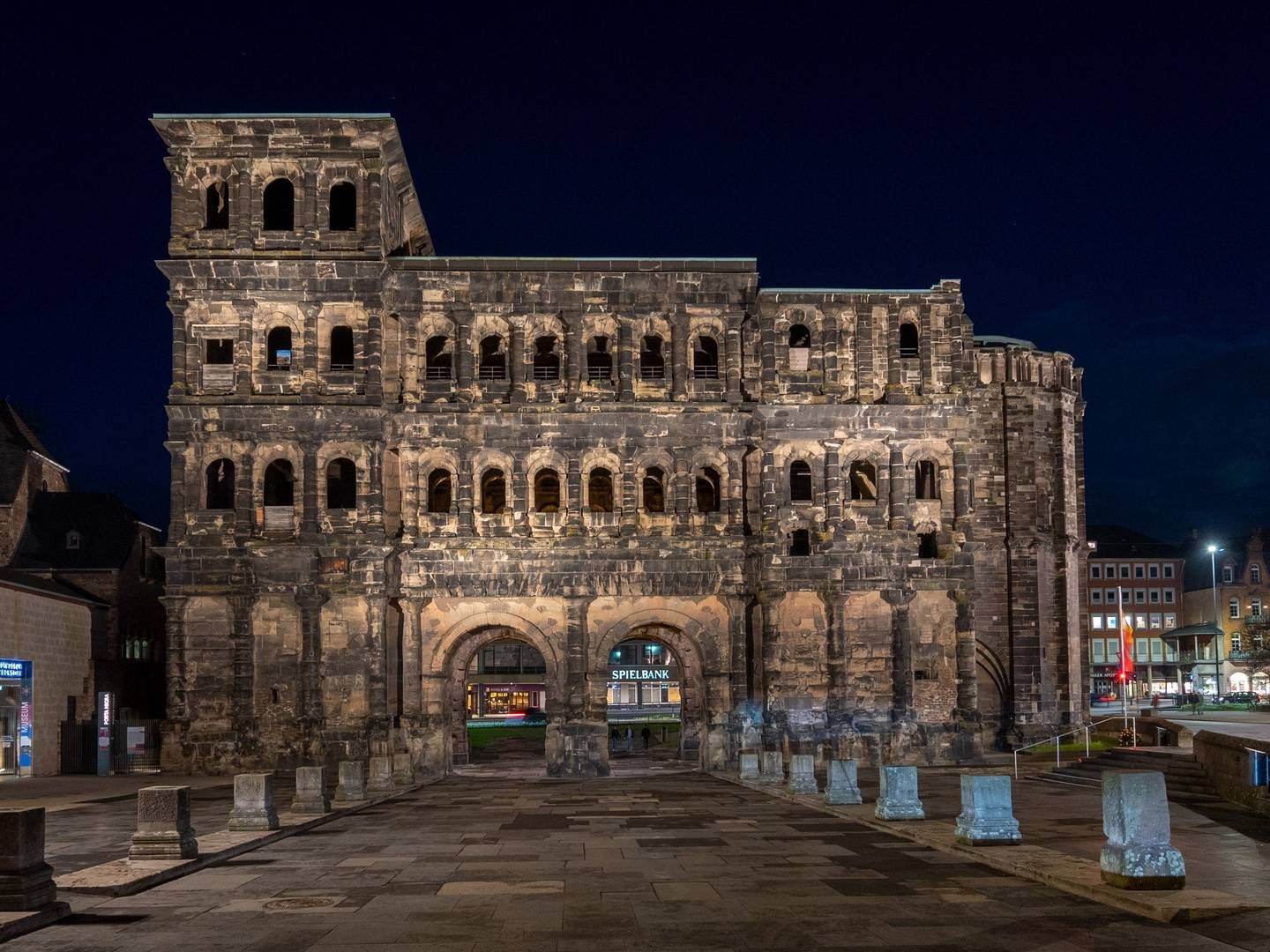 Die Porta Nigra in Trier. | Foto: picture alliance/dpa | Harald Tittel