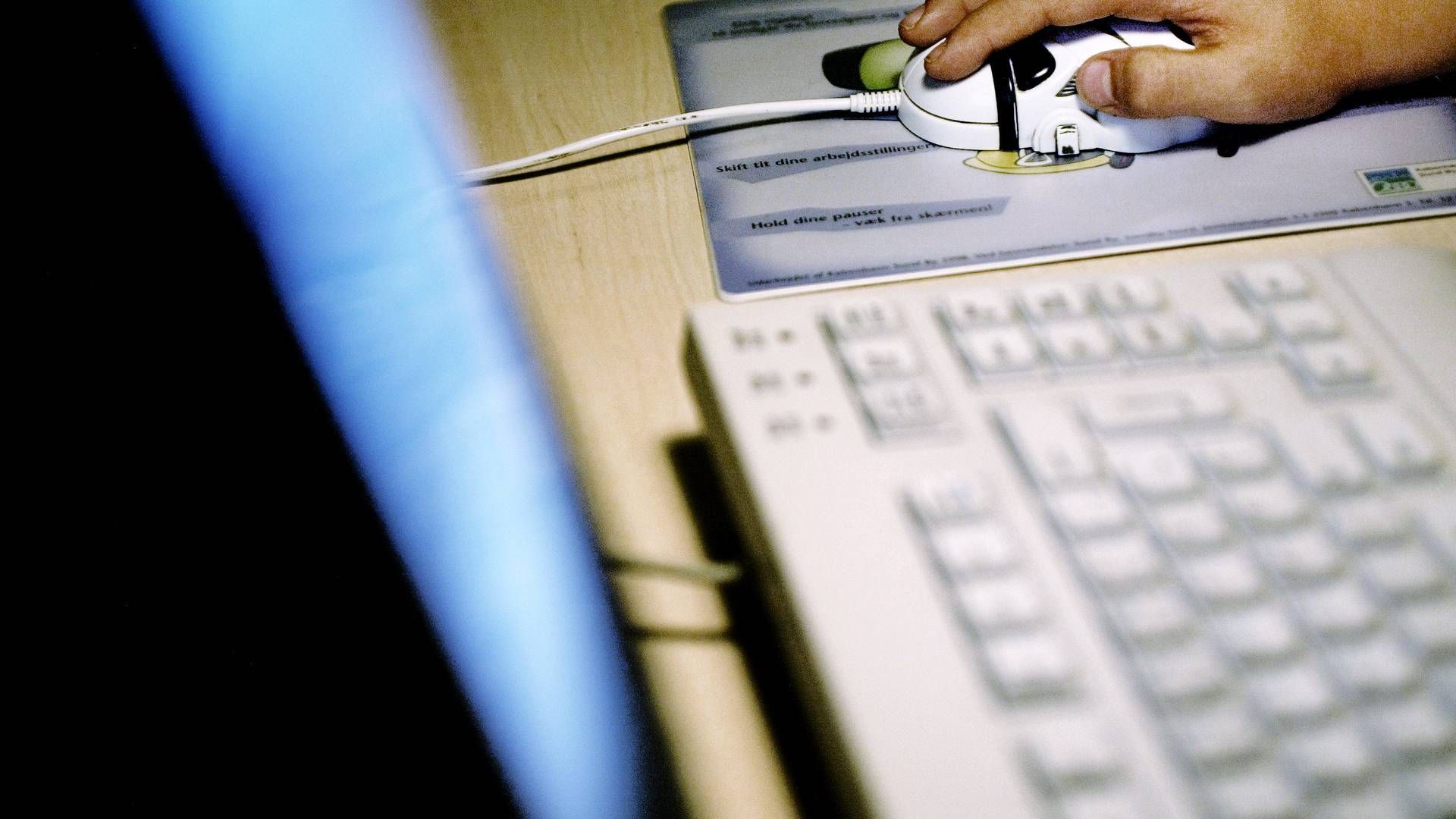 Den 27-årig mand, der er tiltalt for at have planlagt flere masseskyderier på skoler i Nord- og Østjylland, var aktiv på kvindefjendske fora på internettet. | Foto: Thomas Borberg