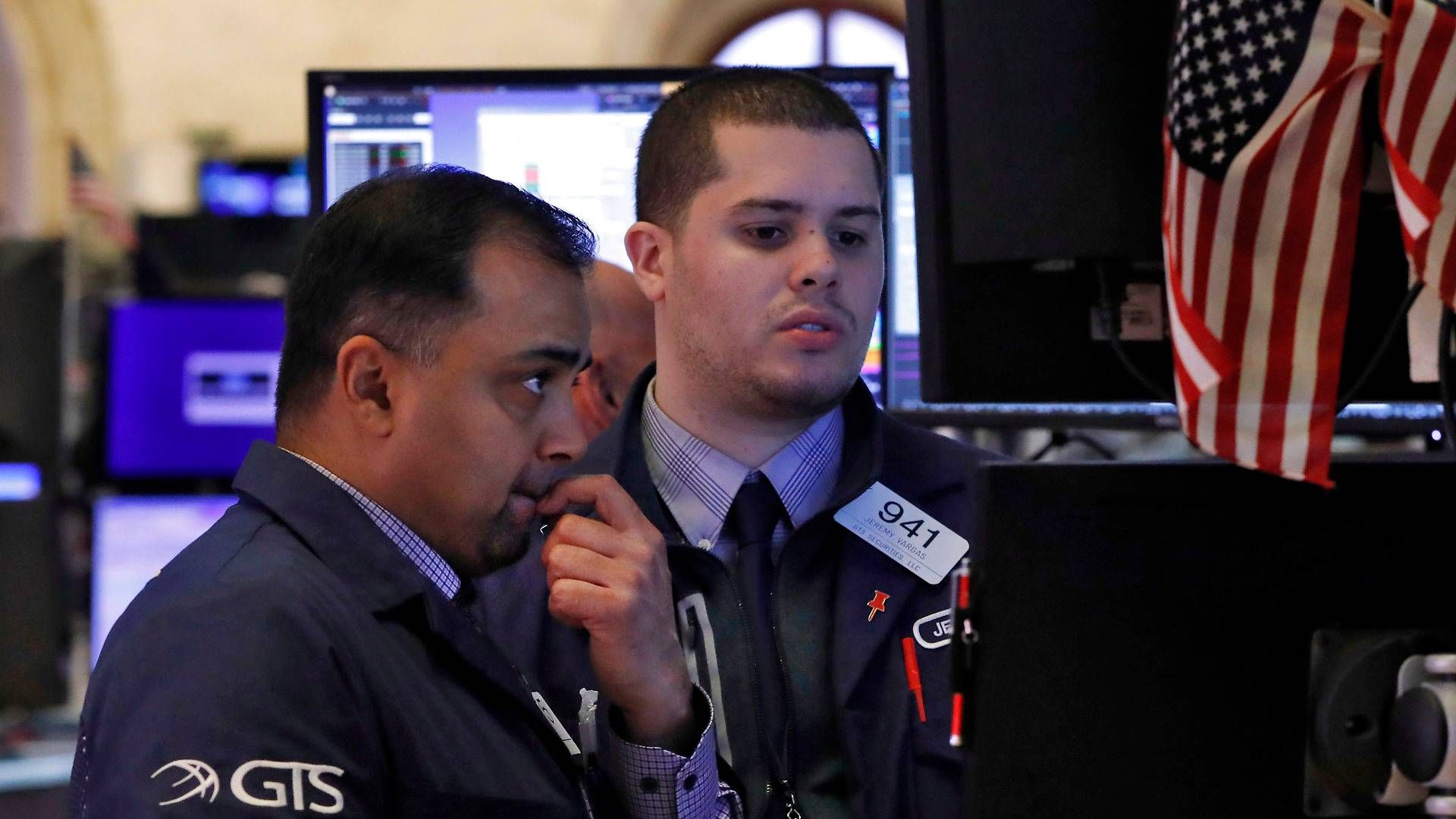 Specialists Dilip Patel, left, and Jeremy Vargas work on the floor of the New York Stock Exchange, Thursday, March 12, 2020. | Photo: Richard Drew/AP/Ritzau Scanpix