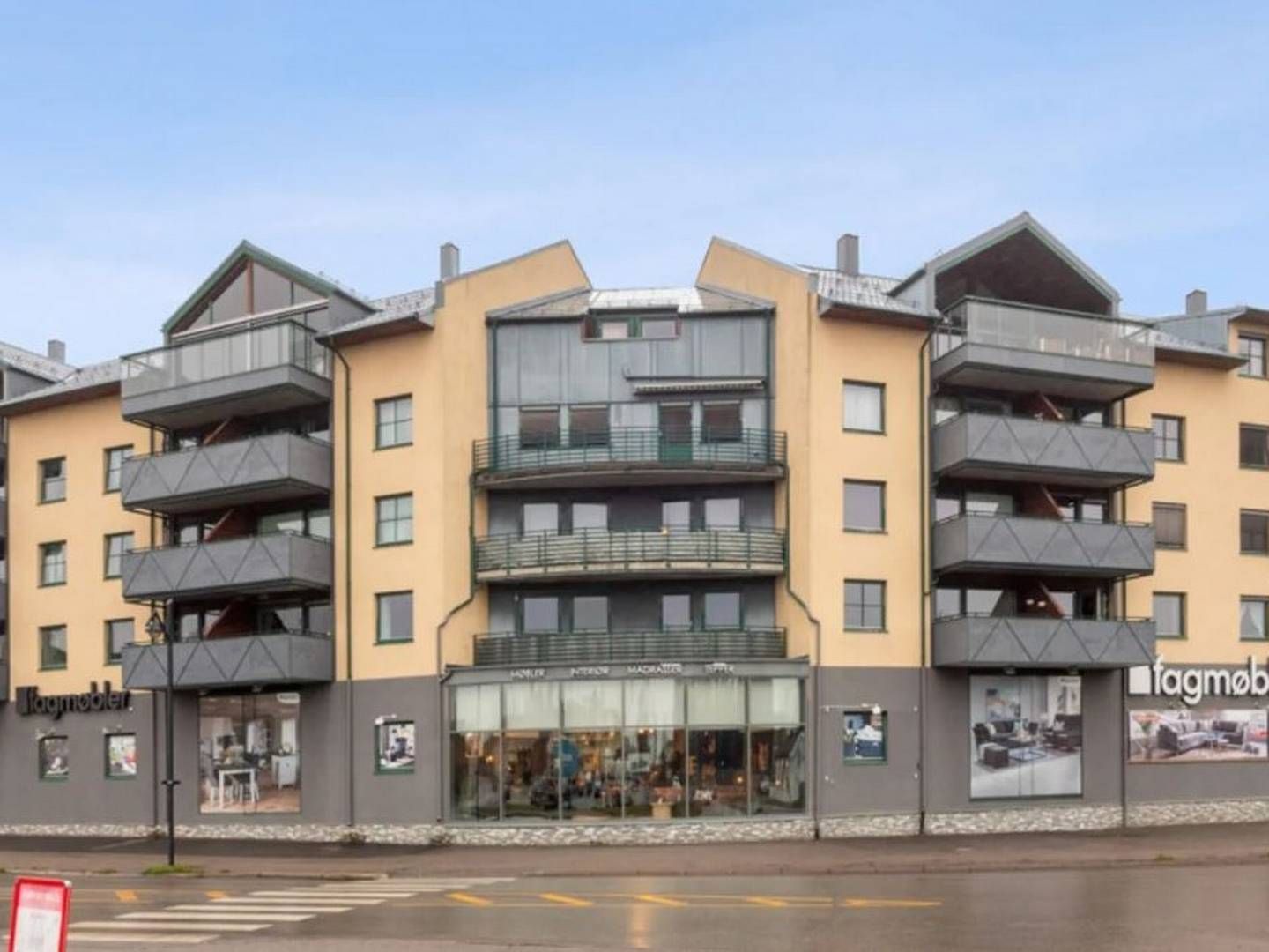 SOLGT: Næringsseksjonen i første etasje på denne bygningen i Grindalsveien 1 er solgt til leietager. | Foto: Obos