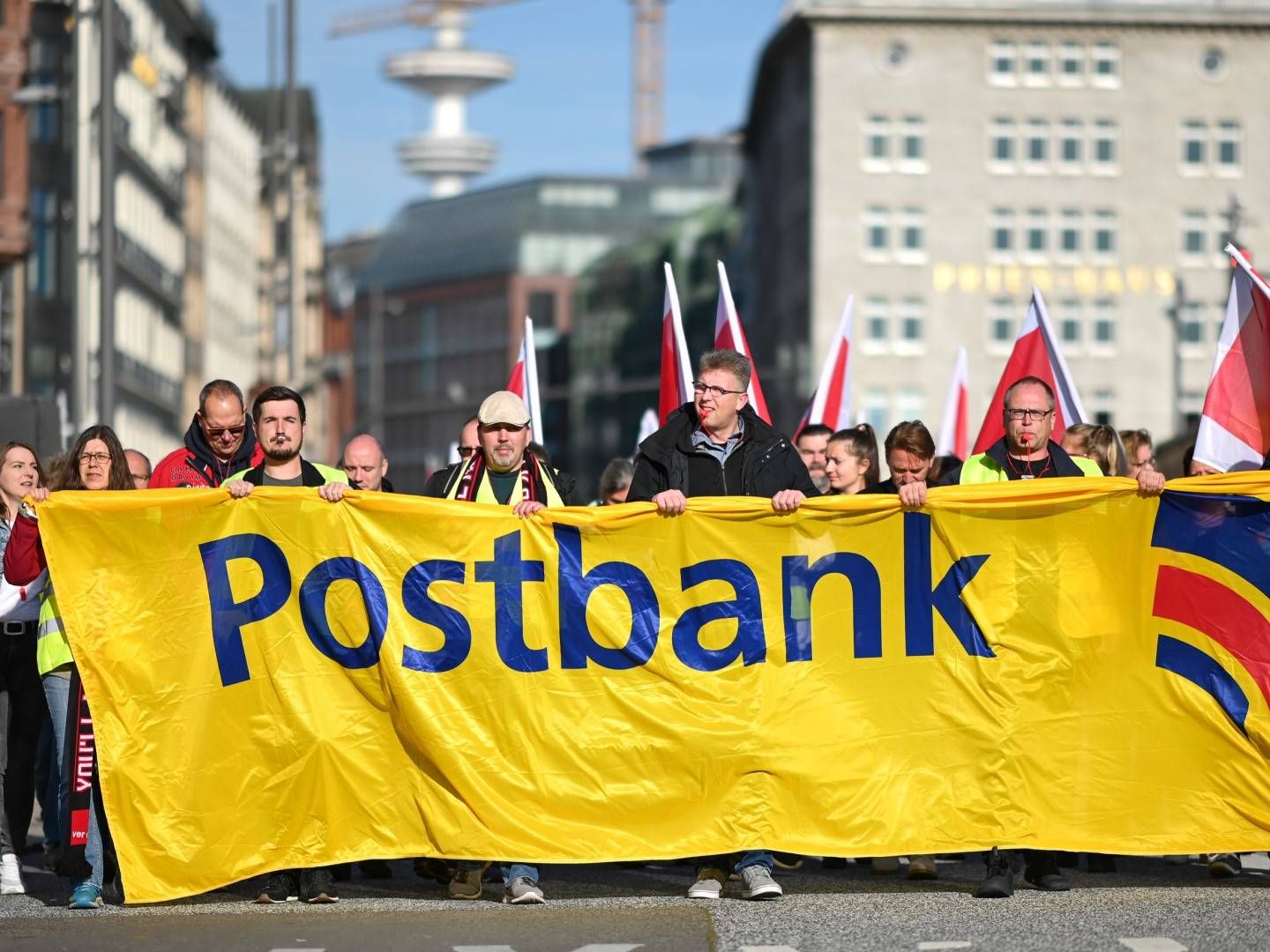 Aus dem Archiv: Postbanker beim Warnstreik 2019 | Foto: picture alliance/dpa | Daniel Reinhardt