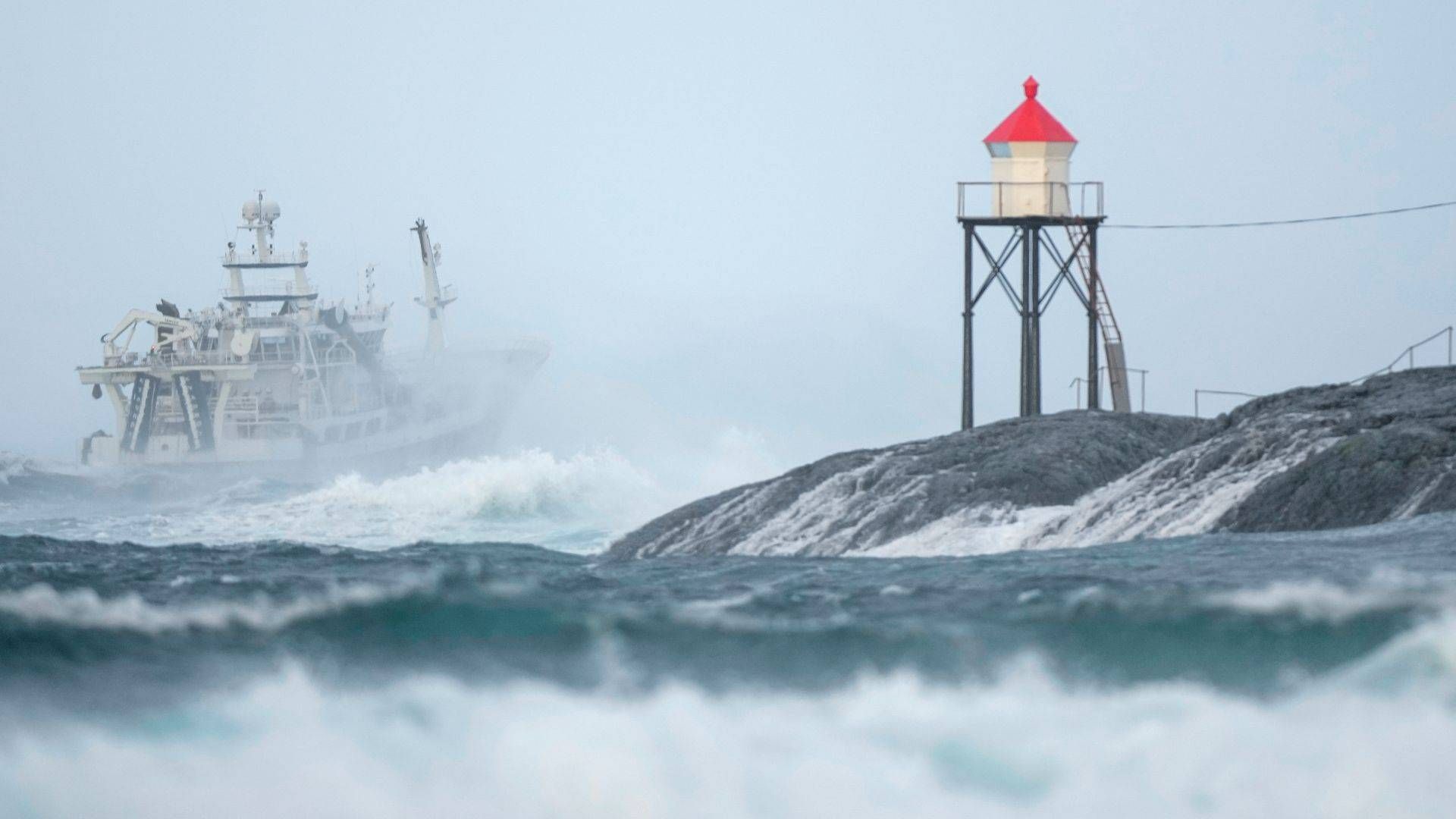 Illustrasjonsbilde. Stormen i Sør-Norge har gitt flere og større skader enn Gyda. Her fra kysten ved Karmøy. | Foto: Jan Kåre Ness / NTB
