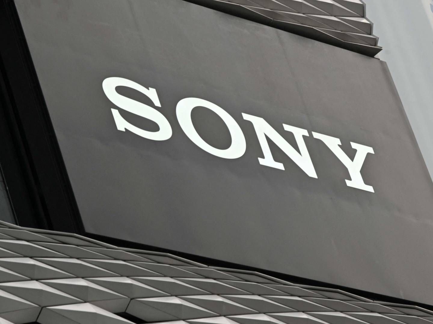 Sony Bank tilbyder nye kunder i netbanken en indlånsrente på 10,52 procent. Det skaber frygt på det japanske bankmarked. | Foto: KAZUHIRO NOGI/AFP / AFP