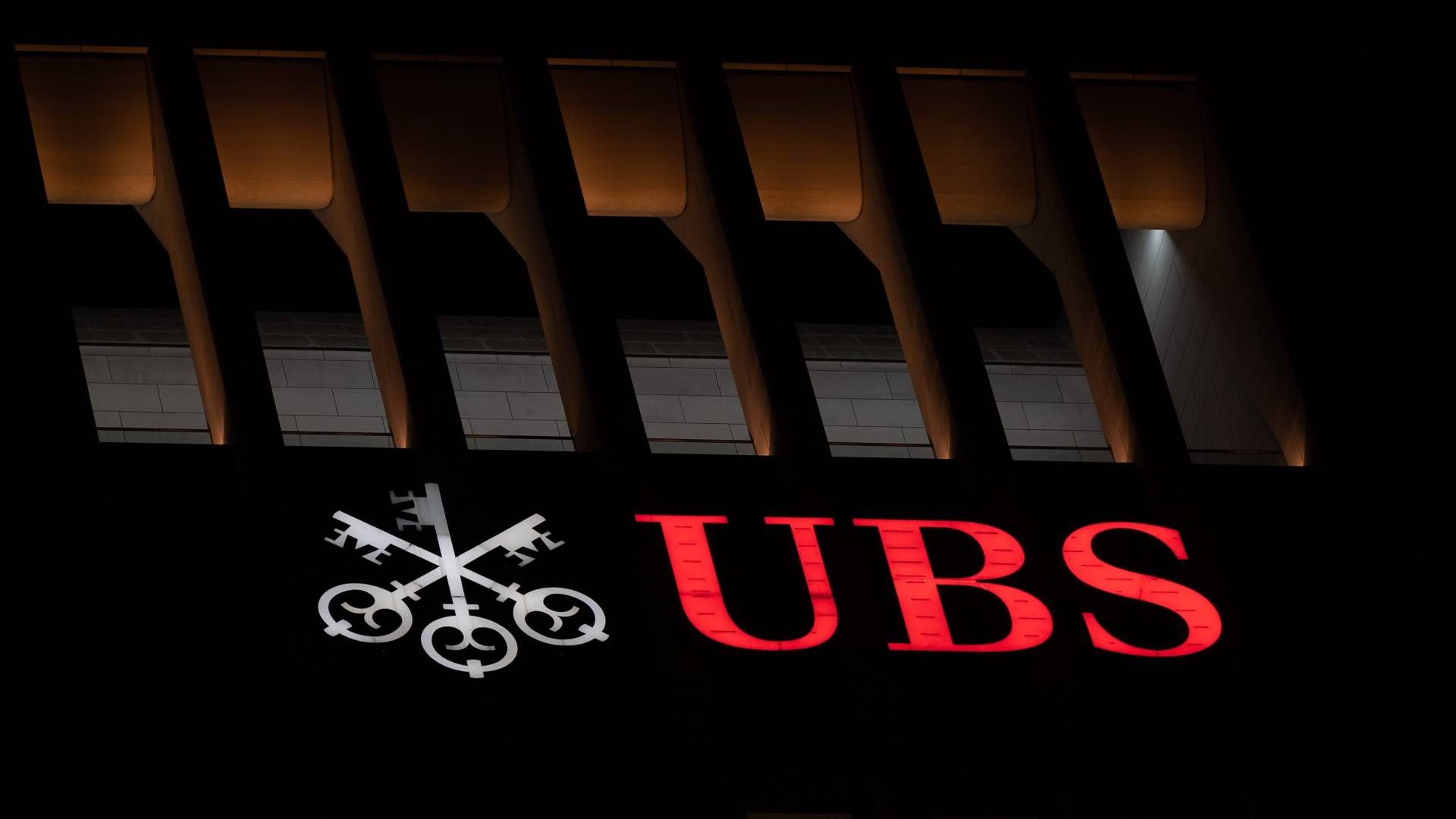 UBS-Logo an einem Gebäude (Symbolbild) | Foto: picture alliance/dpa | Sebastian Gollnow