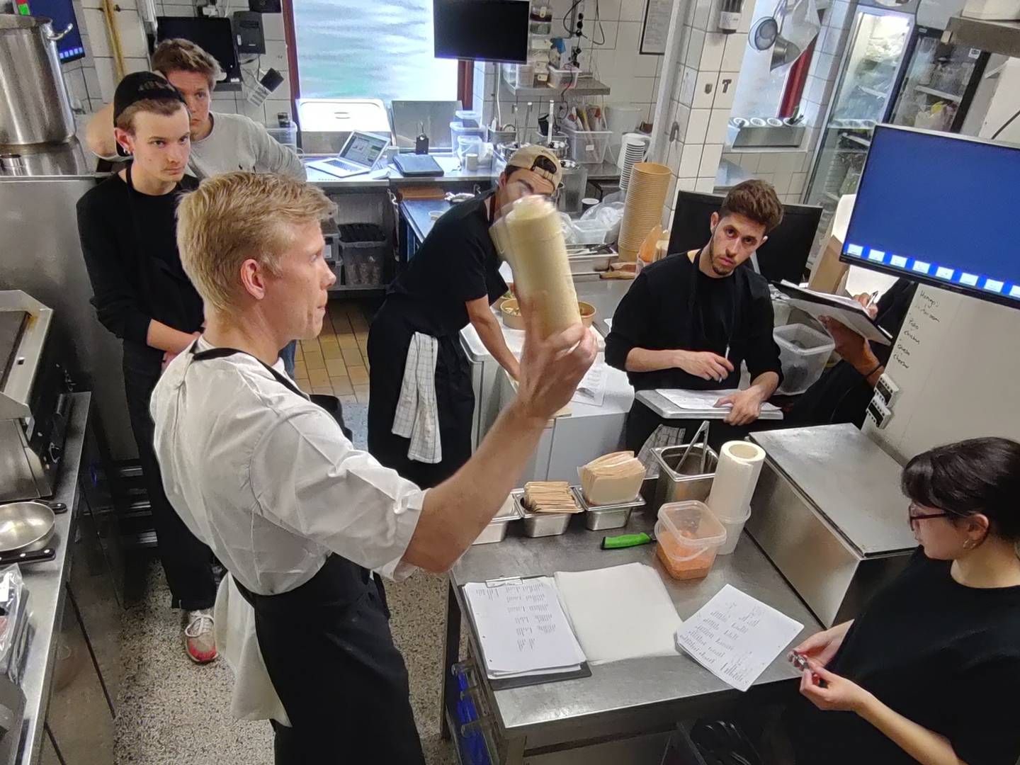 Køkkenchef Carl Simonsson i Noahs Køkken på Amager i København. | Foto: Noahs Køkken / PR