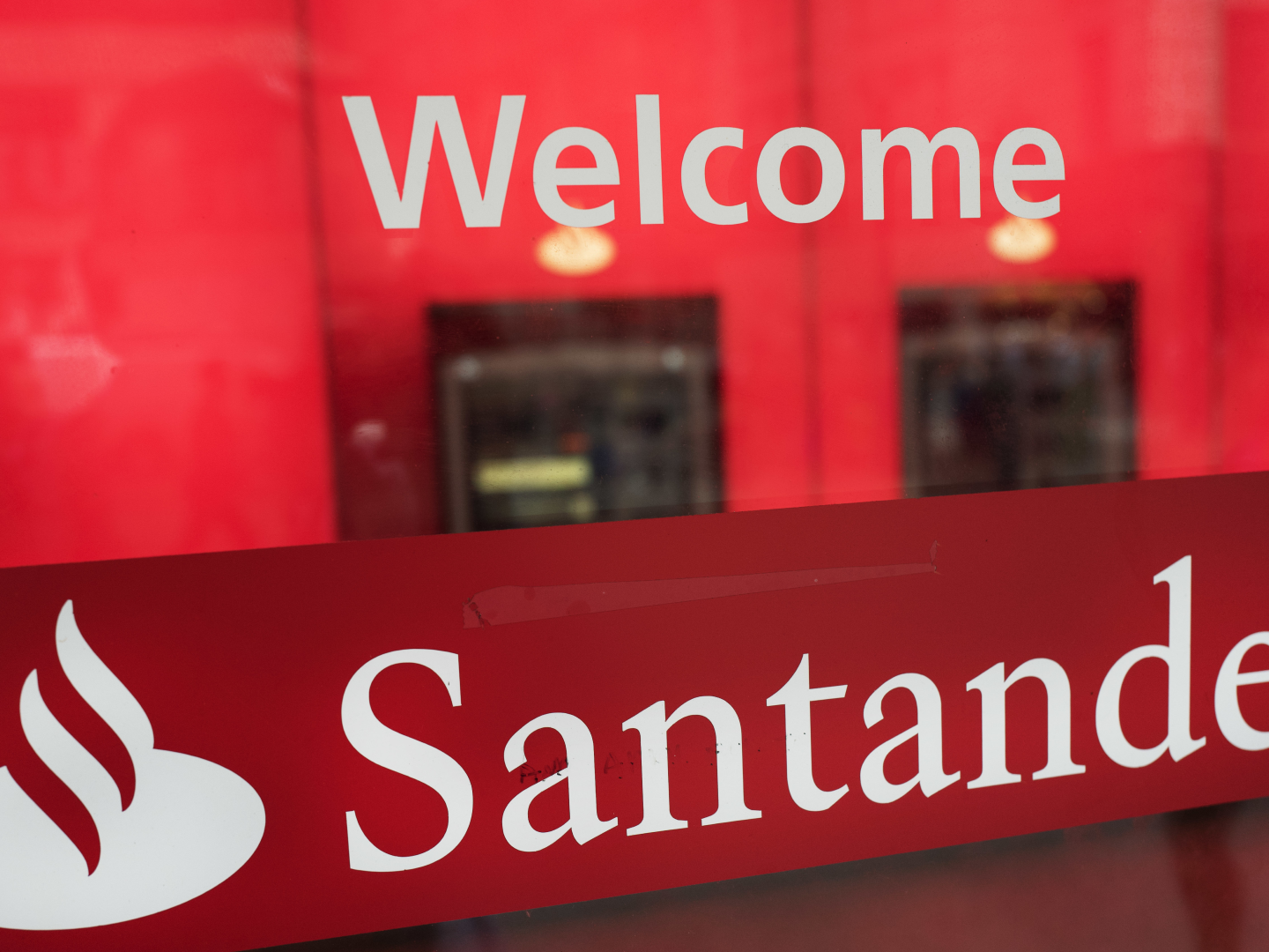 Logo der Santander Bank | Foto: picture alliance/AP Images