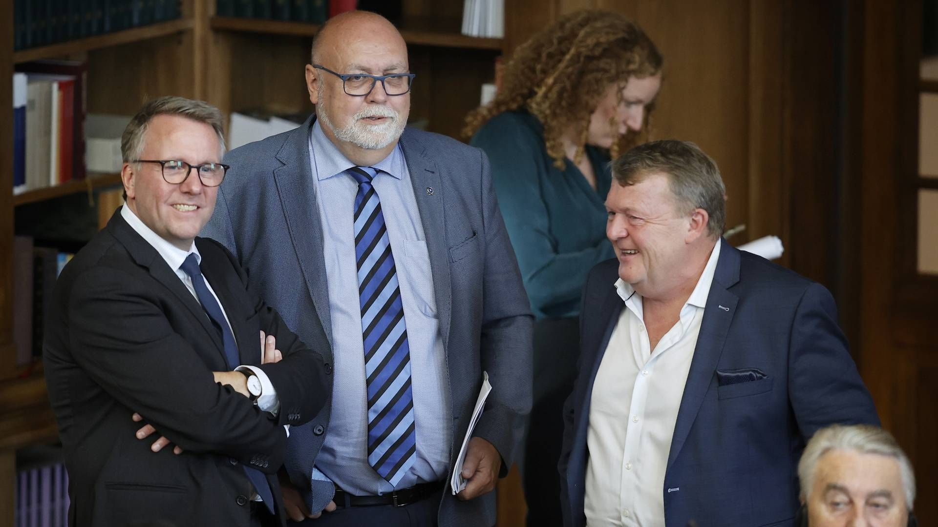Skatteminister Morten Bødskov (tv.) får kras kritik af Venstres transportordfører, Kristian Pihl Lorentzen (i midten). | Foto: Jens Dresling