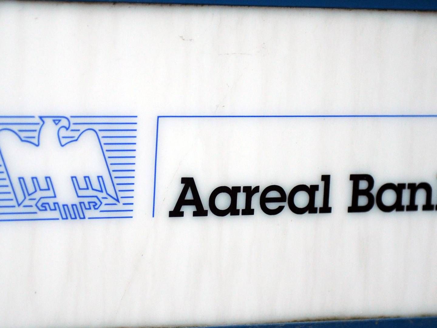 Eingangsschild der Aareal Bank in Wiesbaden. | Foto: picture-alliance/ dpa | Boris Roessler