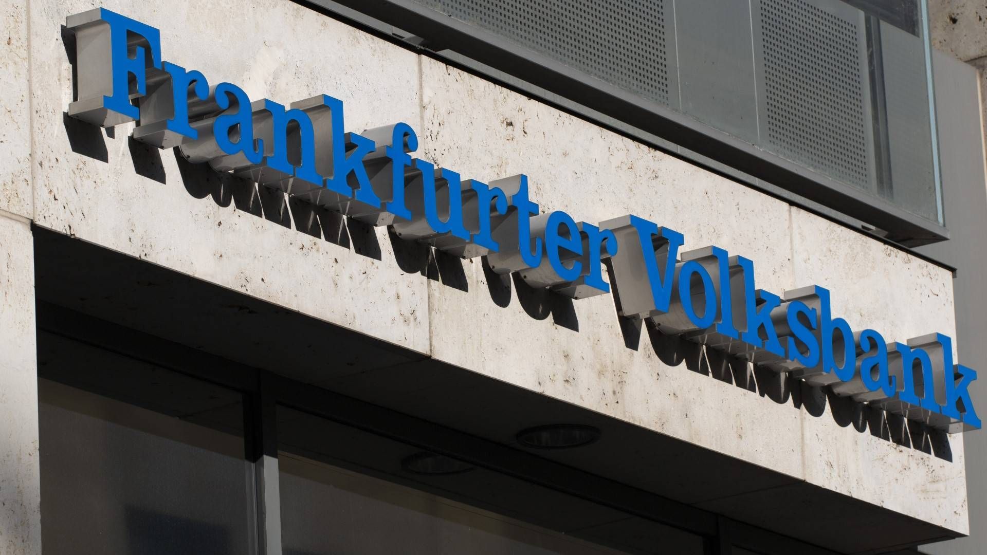 Schriftzug der Frankfurter Volksbank | Foto: picture alliance/dpa | Lennart Stock