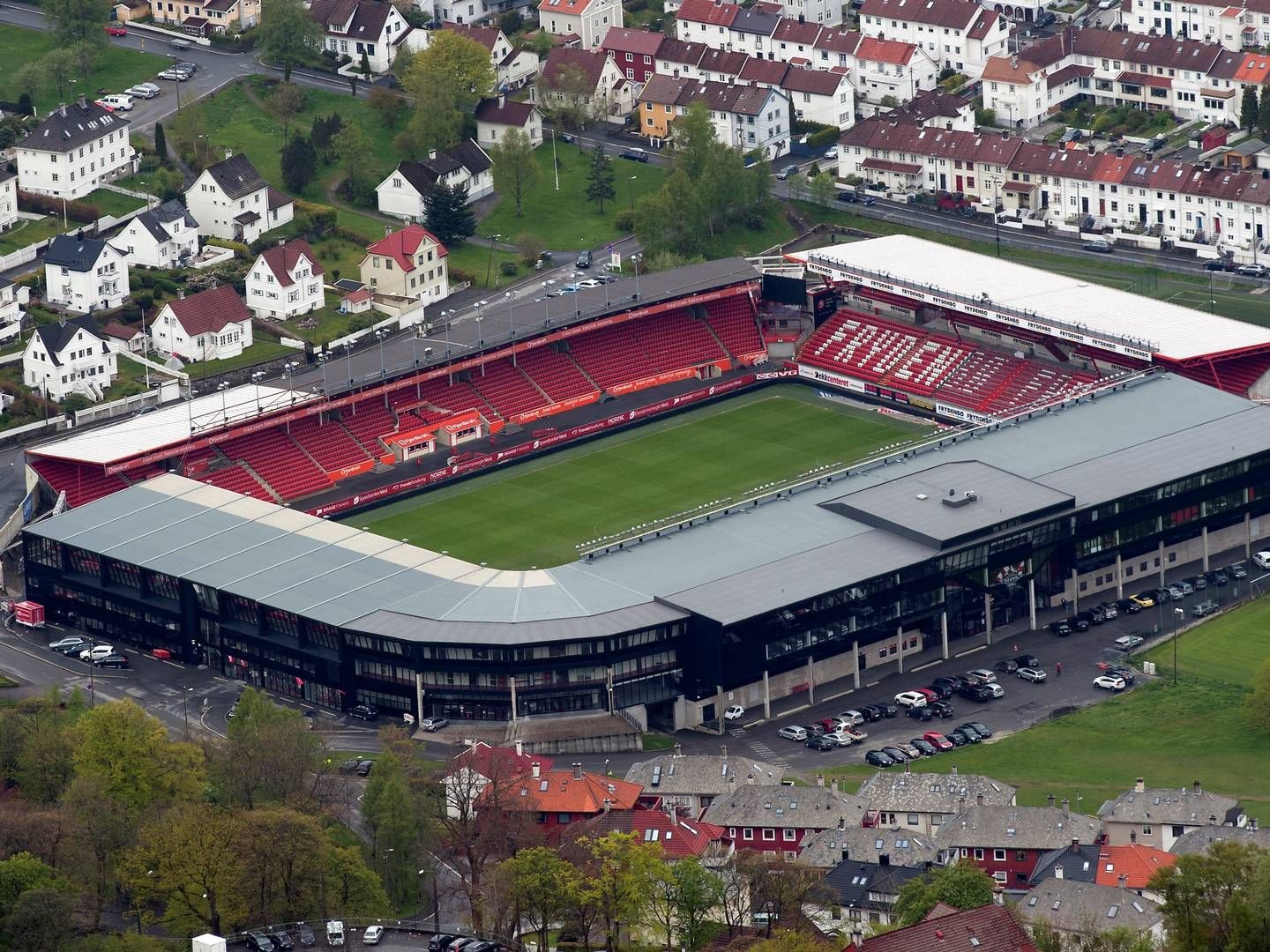 PÅ BEINA: I 2007 ble Sportsklubben Brann eneeier av stadionanlegget til Bergens største fotballag. Nå vurderer klubben å selge næringsdelen av Brann Stadion til Union for å få nedbetalt gjeld. | Foto: Marit Hommedal, NTB