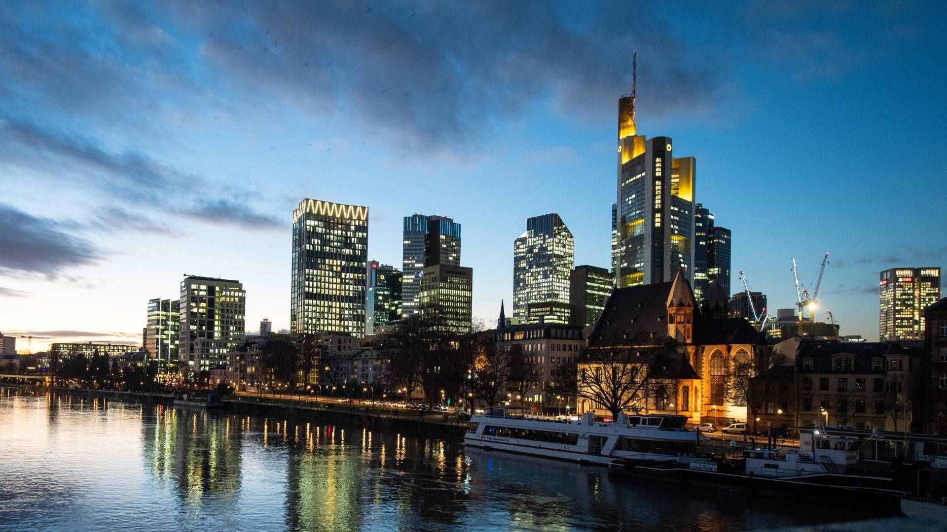 Blick auf die Commerzbank-Zentrale | Foto: picture alliance/dpa | Boris Roessler