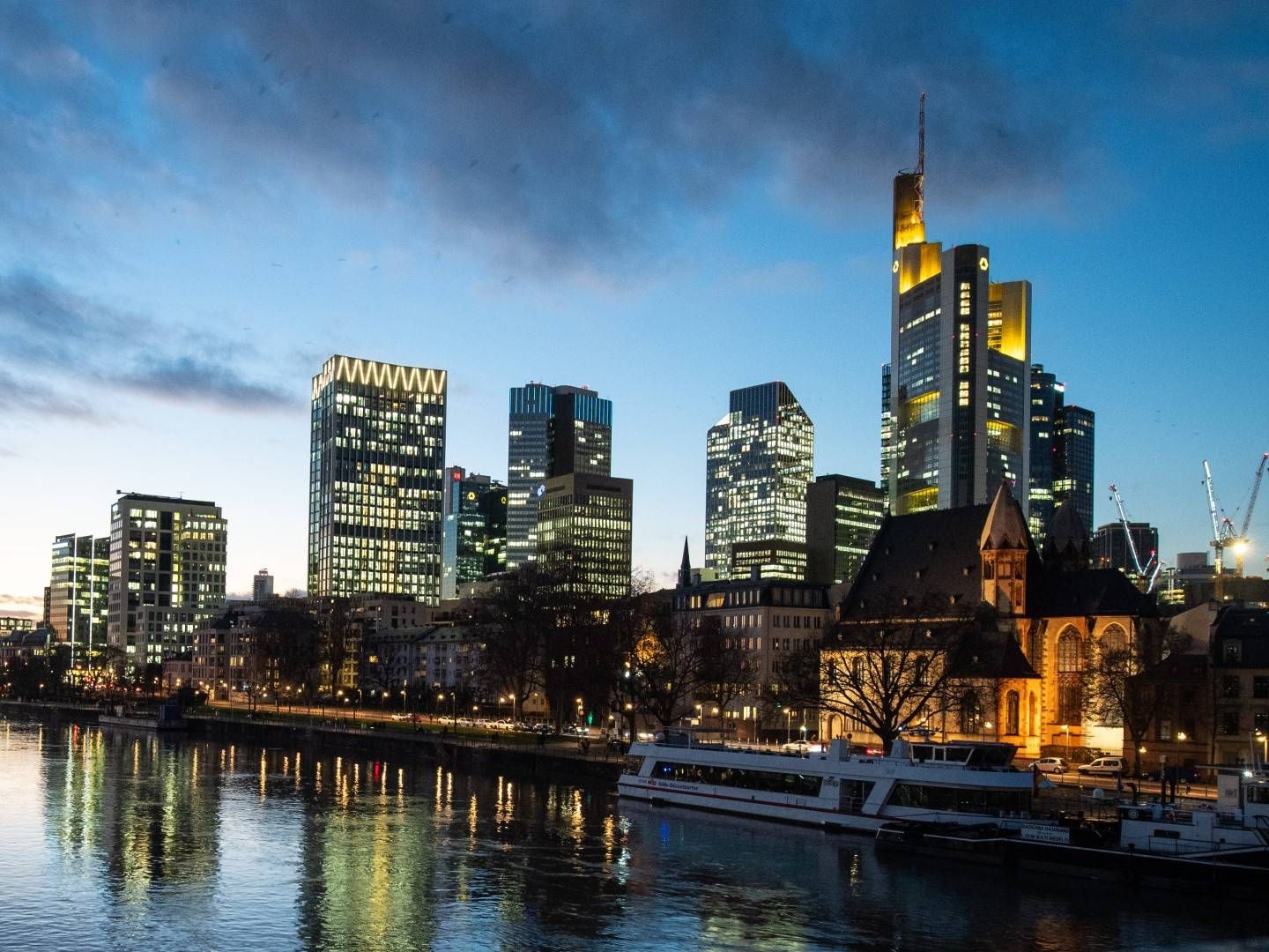 Blick auf die Commerzbank-Zentrale | Foto: picture alliance/dpa | Boris Roessler