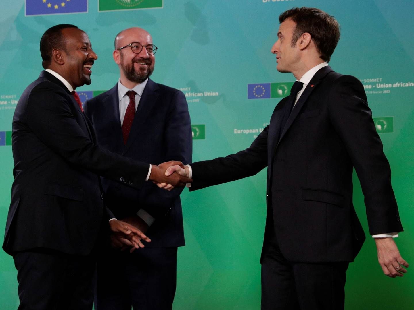 Ethiopiens Premierminister Abiy Ahmed bliver hilst velkommen af Frankrigs præsident Emmanuel Macron. | Foto: POOL/REUTERS / X80003