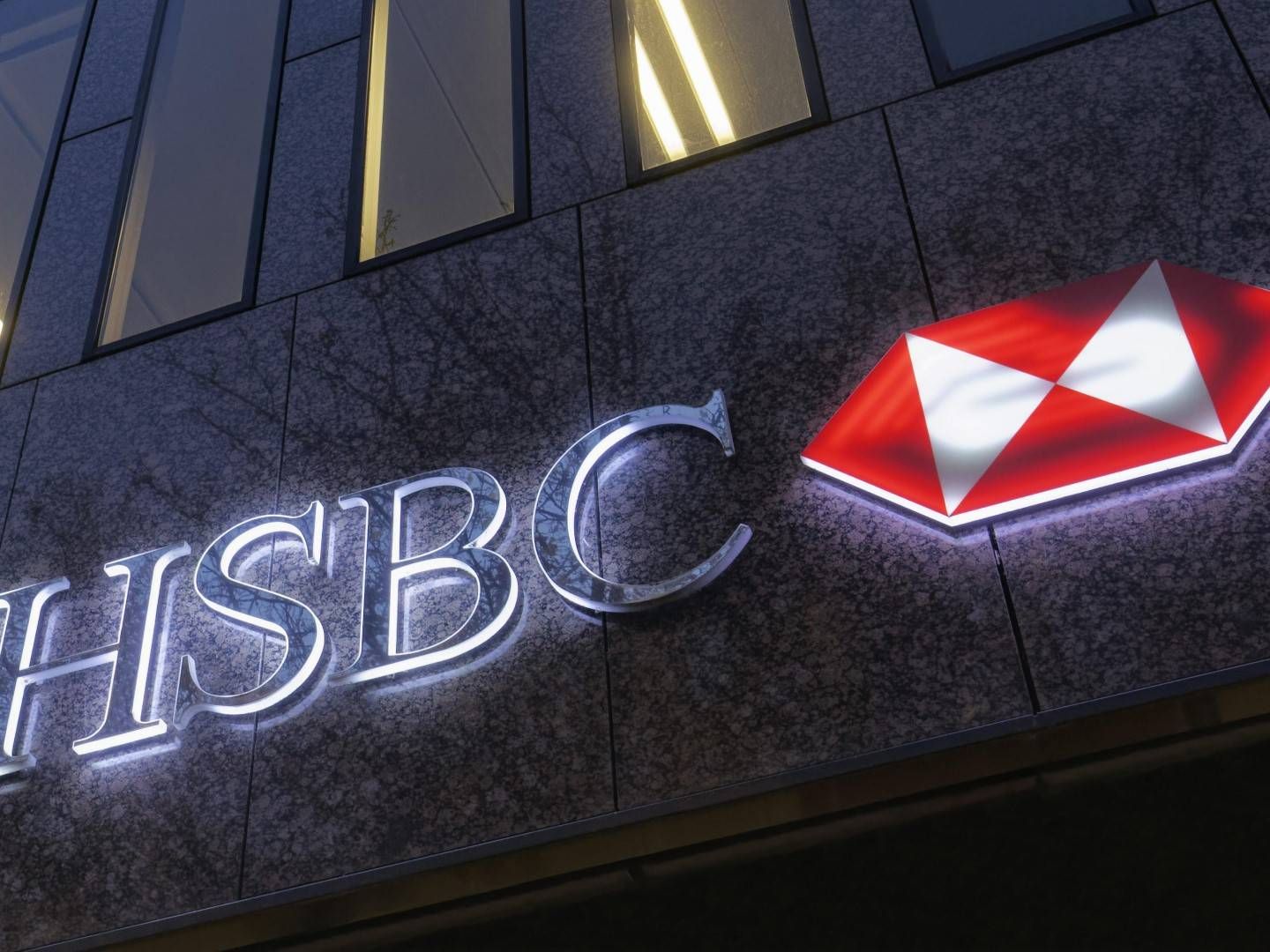 Logo der HSBC, der größten Bank in Europa (Symbolbild) | Foto: picture alliance / imageBROKER | Karl F. Schöfmann