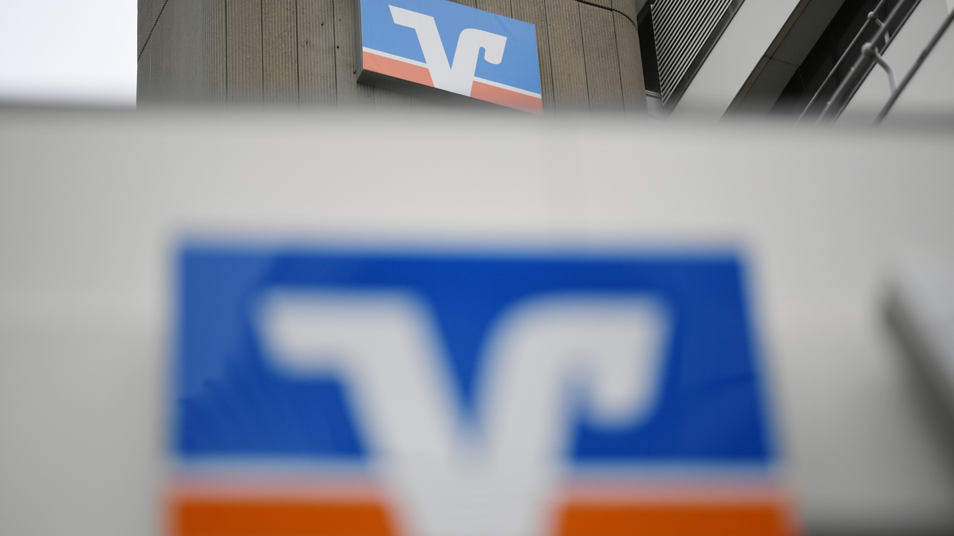 Schriftzug einer Volksbank (Symbolbild) | Foto: picture alliance/dpa | Patrick Seeger