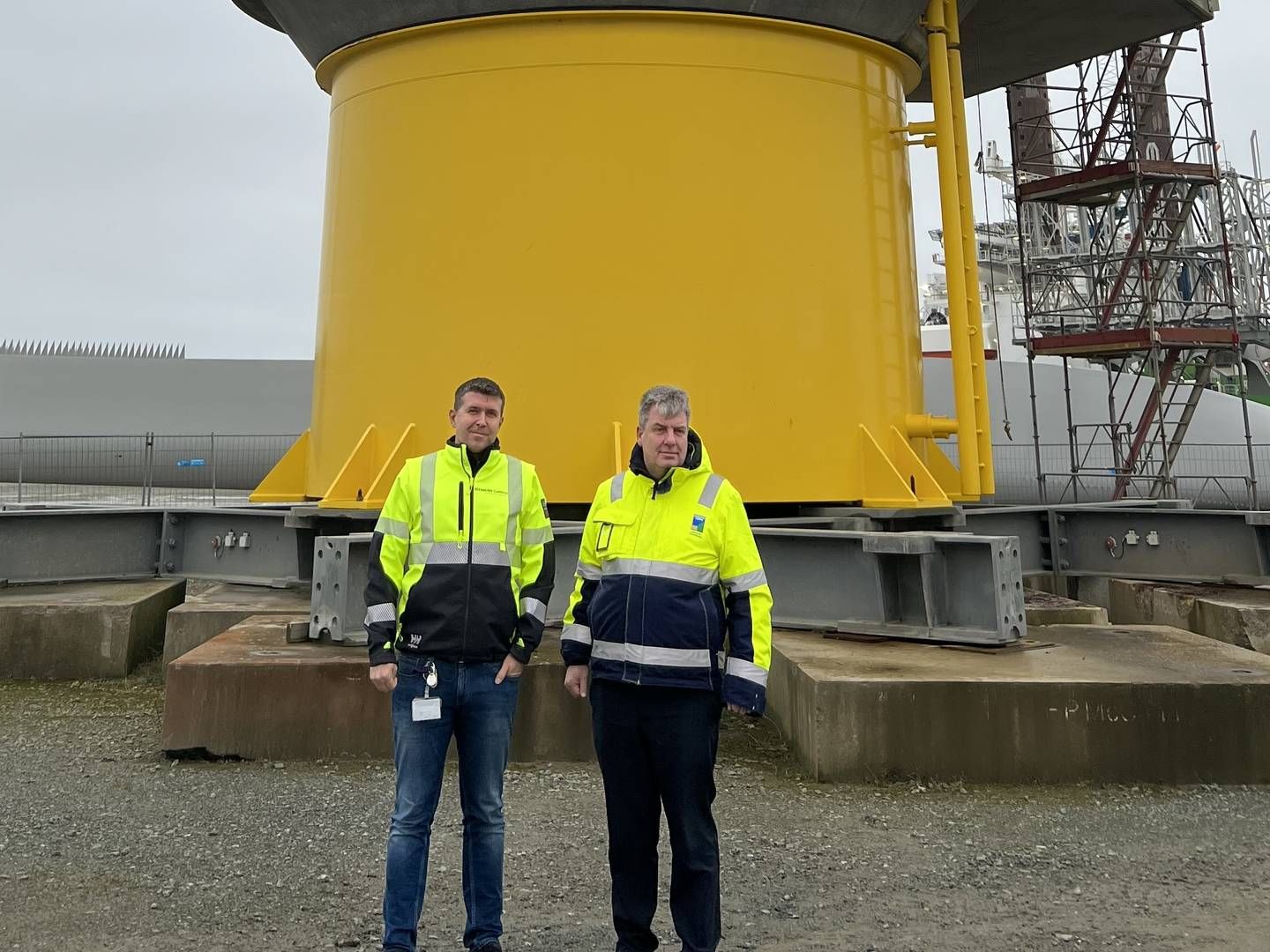 Port Manager hos Siemens Gamesa Anders Midskov (TV) og Esbjerg Havns direktør Dennis Jul Pedersen | Foto: Esbjerg Havn