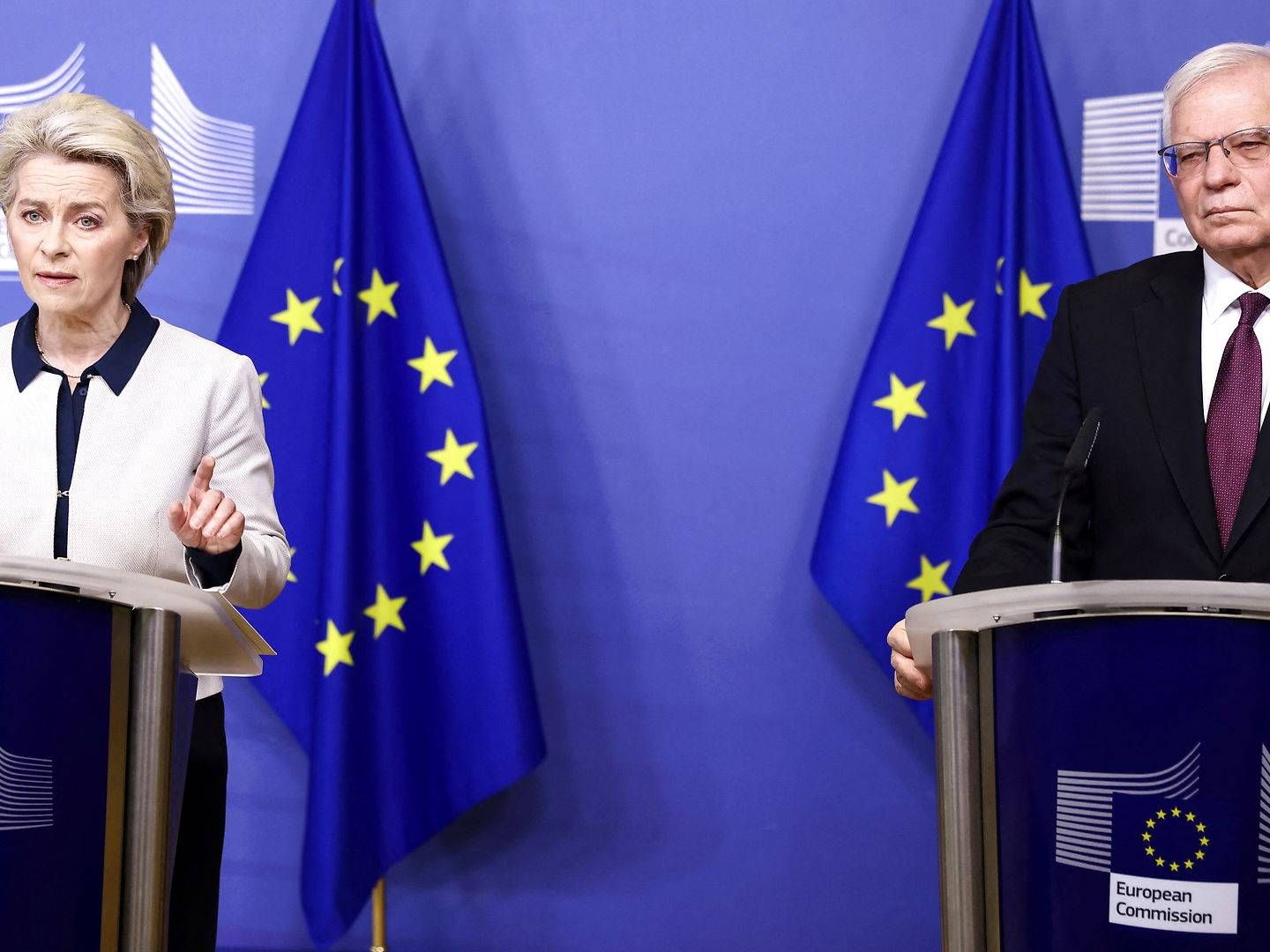 EU-Kommissionens formand, Ursula von der Leyen, og EU's udenrigschef, Josep Borrell, på et fælles pressemøde torsdag morgen. | Foto: Pool/Reuters/Ritzau Scanpix