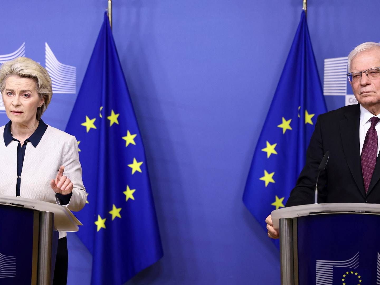 EU-Kommissionens formand, Ursula von der Leyen, og EU's udenrigschef, Josep Borrel, på fælles pressemøde torsdag morgen. | Foto: POOL/REUTERS / X80003