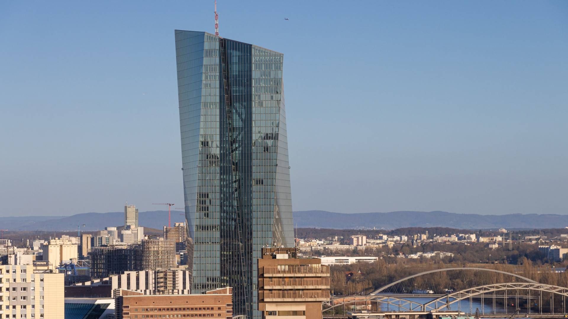 Blick auf die EZB in Frankfurt. | Foto: picture alliance / greatif | Florian Gaul