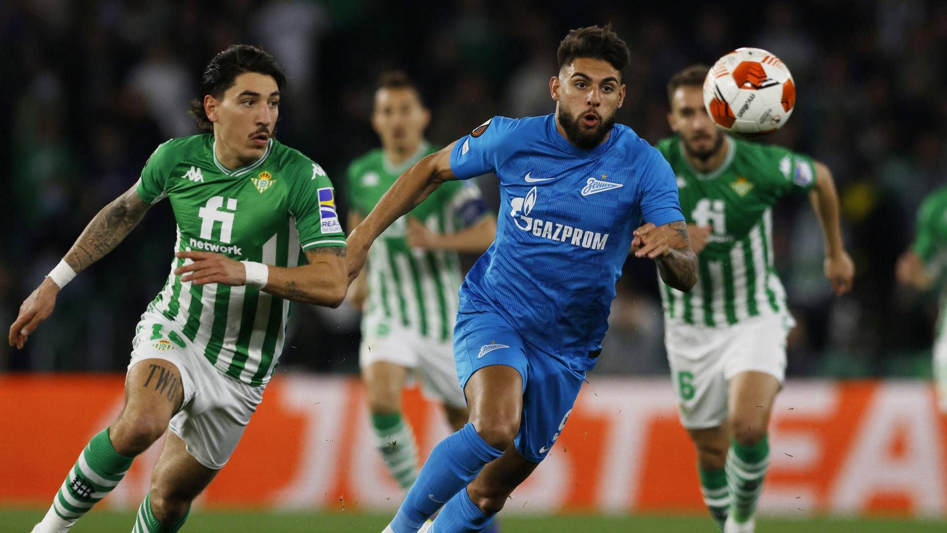 Den russiske energigant Gazprom sponsorerer mange sportshold og er bl.a. hovedsponor for Zenit Skt. Petersborg. | Foto: MARCELO DEL POZO/REUTERS / X06654