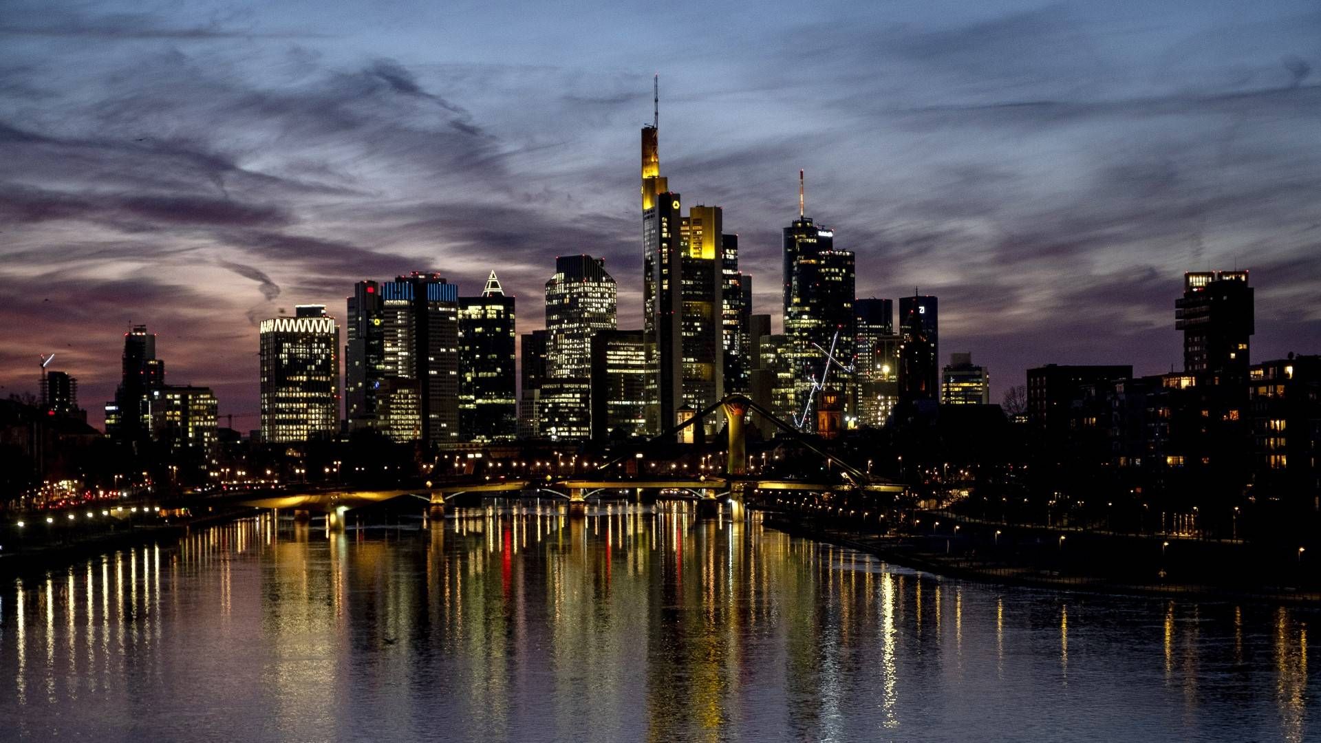 Skyline von Frankfurt am Main. | Foto: picture alliance / ASSOCIATED PRESS | Michael Probst